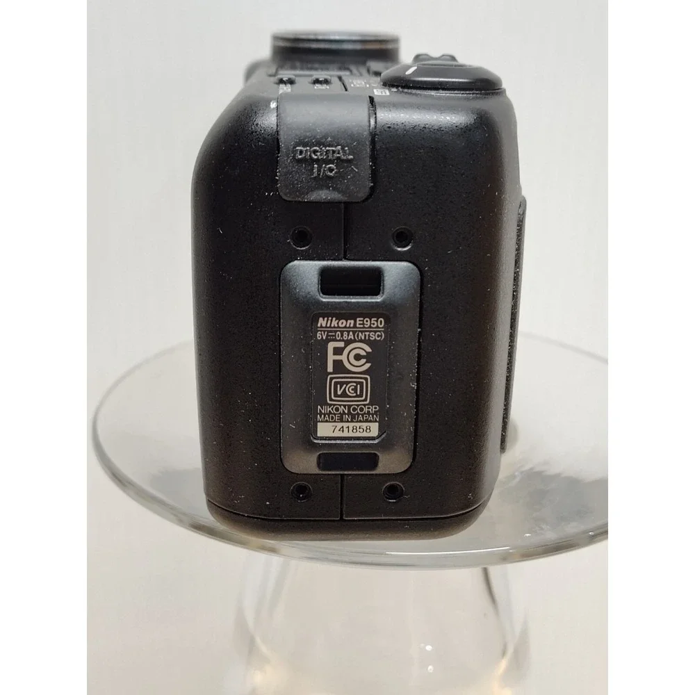 Nikon COOLPIX 950 Digital Camera - Black